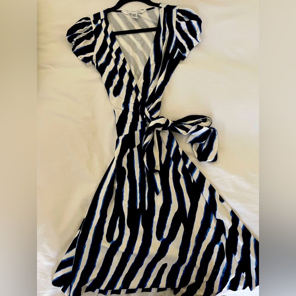 Diane von Furstenberg wrap dress size 2.